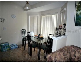 8000 Aspencrest Ct in Orlando, FL - Building Photo - Building Photo