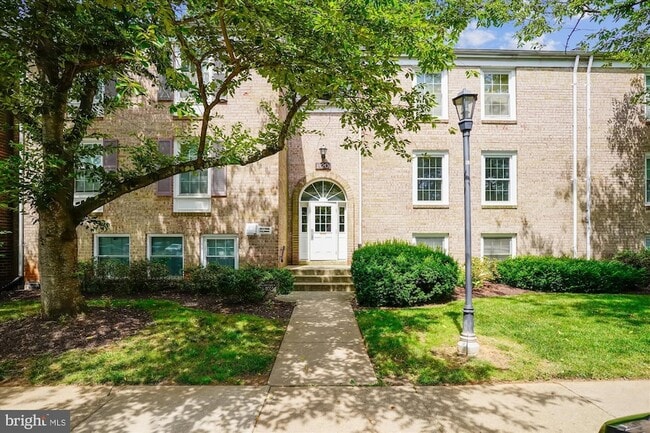 property at 820 Quince Orchard Blvd