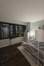 135 Montgomery St in Jersey City, NJ - Foto de edificio - Building Photo