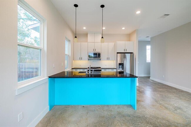 1105 Stobaugh St in Austin, TX - Building Photo - Building Photo
