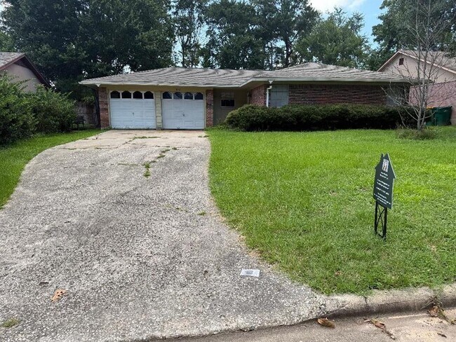 616 Hildred Ave in Conroe, TX - Building Photo - Building Photo