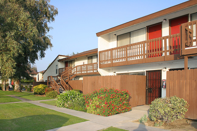 Norwest Apartments in Bakersfield, CA - Foto de edificio - Building Photo