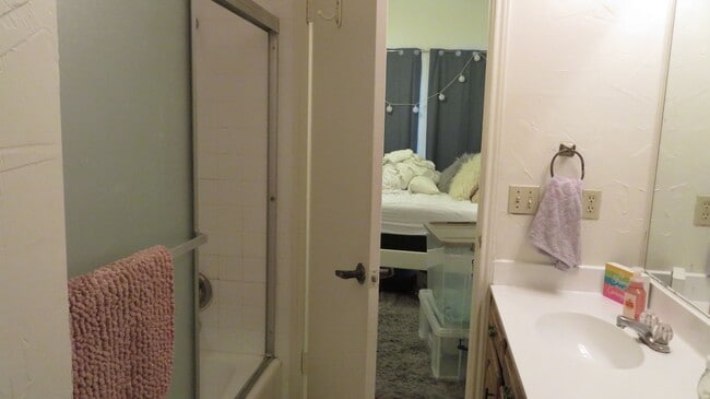 property at 1910 Robbins Pl