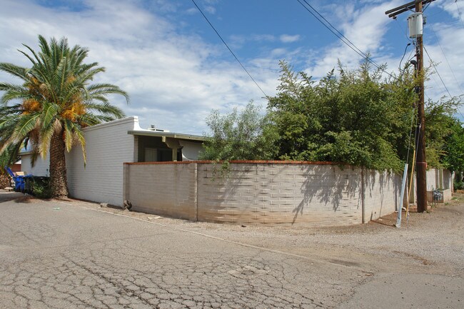 Rainbow Vista Condominiums in Tucson, AZ - Building Photo - Building Photo