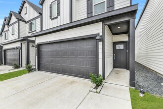 3028 Crown Gate Dr in Houston, TX - Building Photo - Building Photo