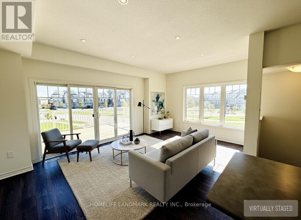 30 Village Gate Dr in Wasaga Beach, ON - Building Photo