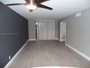 109 Lake Emerald Dr-Unit -108 in Oakland Park, FL - Building Photo - Building Photo