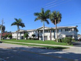 4280 Woodside Dr, Unit 11 in Coral Springs, FL - Building Photo