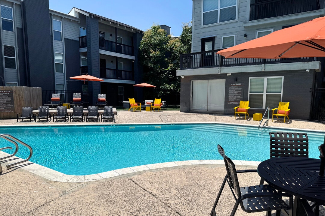 The Local on Severn in Metairie, LA - Foto de edificio