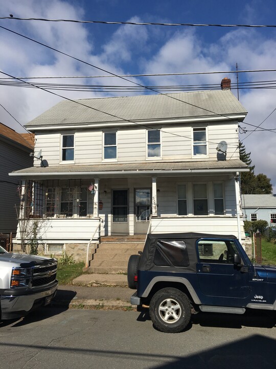 509 W Green St in West Hazleton, PA - Building Photo