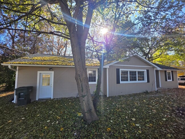 property at 1937 W Lawson St