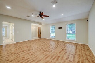 60 W Indian Sage Cir in Spring, TX - Foto de edificio - Building Photo