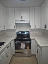 14831 Sherman Way, Unit 2 in Van Nuys, CA - Building Photo - Building Photo