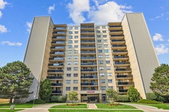 Glencrest Terrace Apartments in Burlington, ON - Building Photo - Building Photo