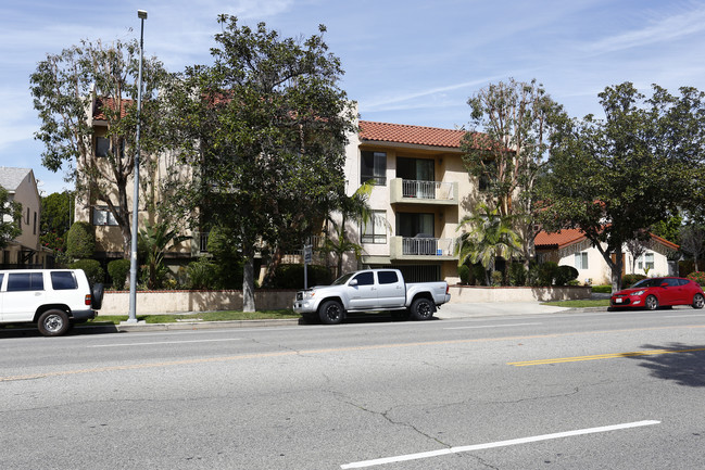 14247 Riverside Dr in Sherman Oaks, CA - Building Photo - Building Photo