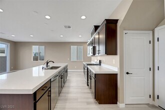 10602 Dryades Ave in Las Vegas, NV - Building Photo - Building Photo