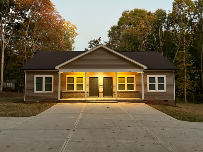 1810 29th St NE in Hickory, NC - Building Photo - Building Photo