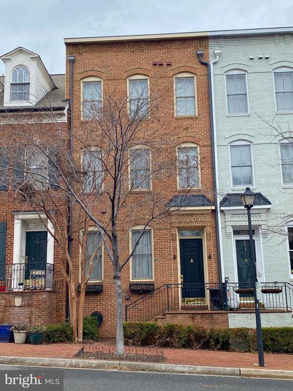 property at 407 Oronoco St