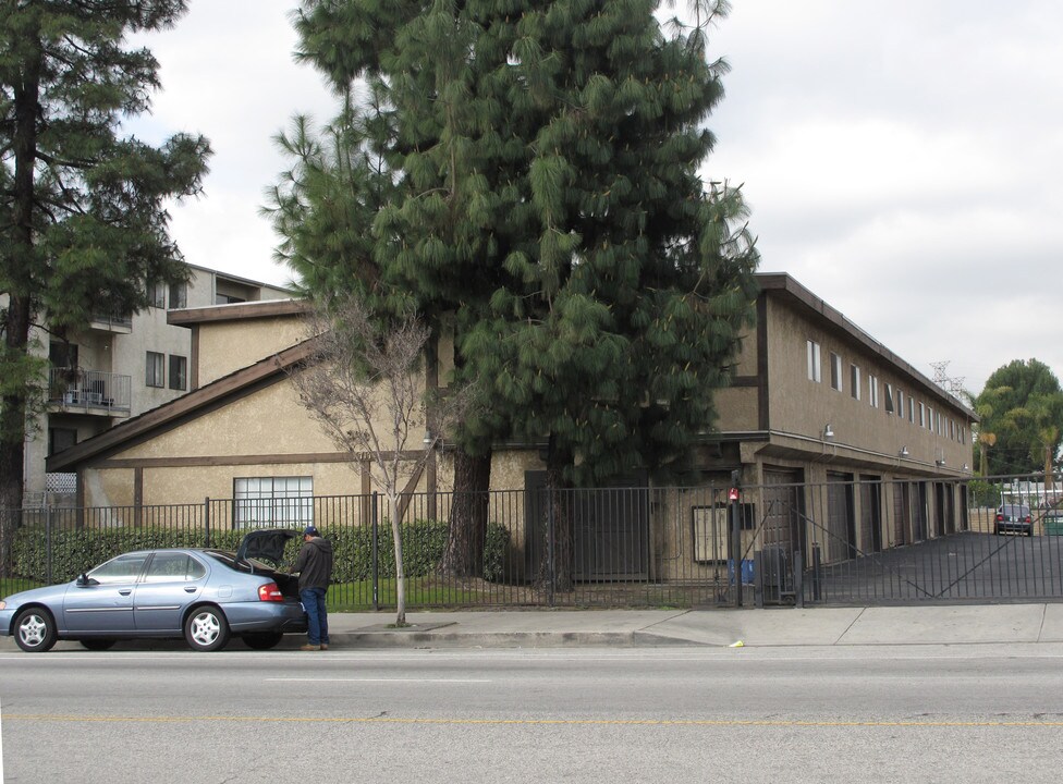 7717 Laurel Cyn. in Sun Valley, CA - Building Photo