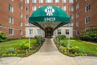 19425 Van Aken Blvd in Shaker Heights, OH - Building Photo - Building Photo