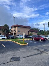 9970 SW 88th St in Miami, FL - Foto de edificio - Building Photo