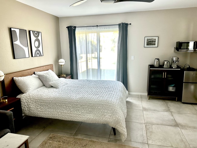 3155 E Ramon Rd, Unit 407 in Palm Springs, CA - Foto de edificio - Building Photo