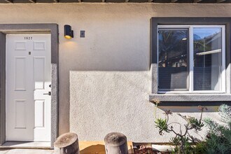 1629 W Summit St, Unit 1627-B in Long Beach, CA - Building Photo - Building Photo