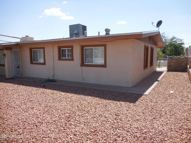 1127 Del Norte St in El Paso, TX - Building Photo - Building Photo