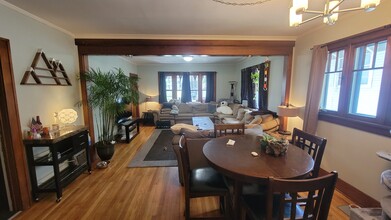1019 Widdicomb Ave NW, Unit 2 in Grand Rapids, MI - Building Photo - Building Photo