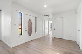 1401 Landmark Ct in Irving, TX - Building Photo - Building Photo