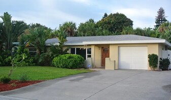 6660 Bay St in St Pete Beach, FL - Building Photo