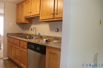 8102 Clovertree Ct in Richmond, VA - Building Photo - Building Photo