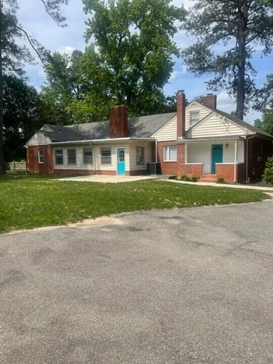 5701 Monument Ave in Richmond, VA - Building Photo