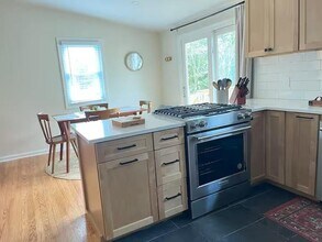 80 Belmont Ave in South Kingstown, RI - Building Photo - Building Photo