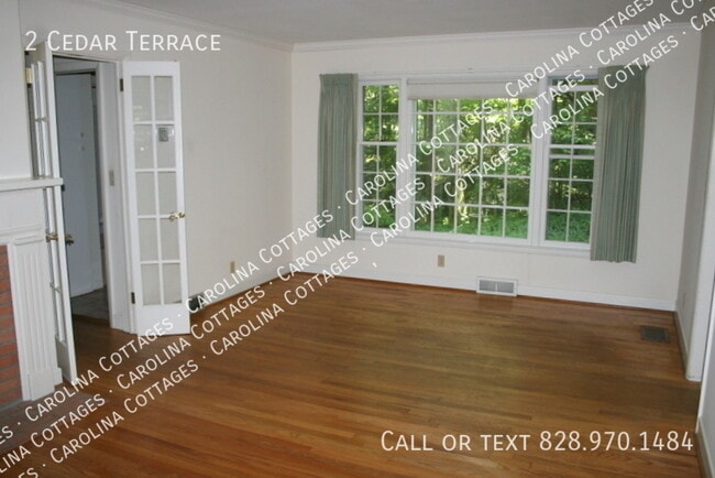 2 Cedar Terrace in Laurel Park, NC - Building Photo - Building Photo