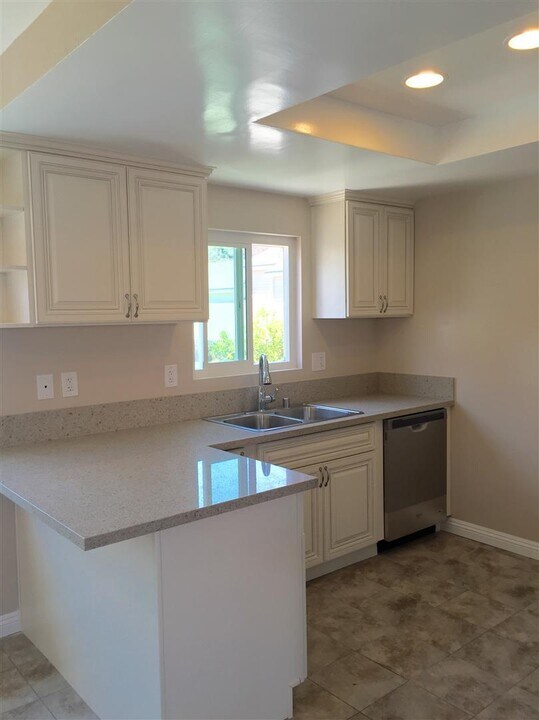 2010 Morgan Ln in Redondo Beach, CA - Building Photo