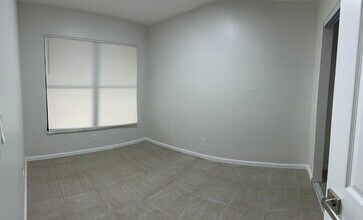 7801 NW 70th Ct in Tamarac, FL - Building Photo - Building Photo