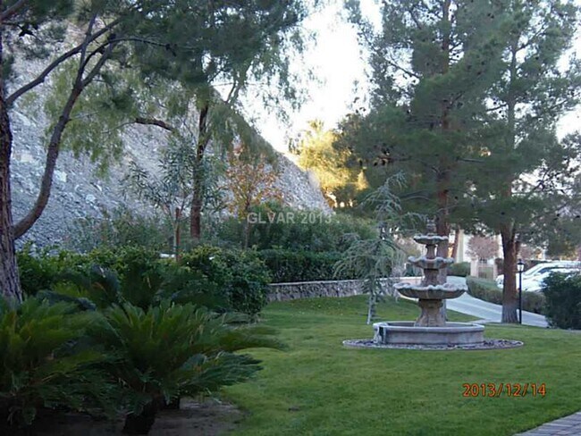 33 Strada Di Circolo in Henderson, NV - Building Photo - Building Photo