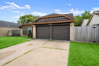 12007 Mountain Ridge Rd in Houston, TX - Building Photo - Building Photo