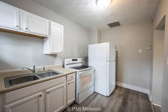 2932 N Dearborn St, Unit B in Indianapolis, IN - Building Photo - Building Photo