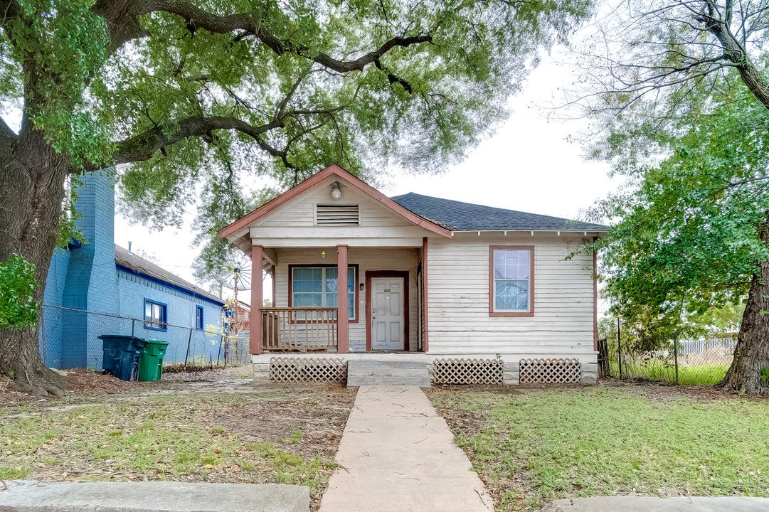 2625 N Main St in Houston, TX - Building Photo