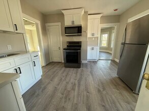 68 Ash St in Brockton, MA - Building Photo - Building Photo