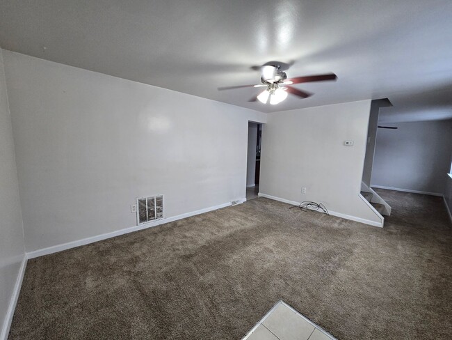 513 MacFarlane Dr in Pittsburgh, PA - Building Photo - Building Photo