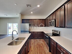 3204 Artemisia Ln in Zephyrhills, FL - Building Photo - Building Photo