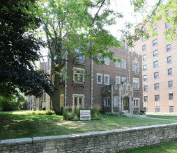 Edgewater Apartments in Milwaukee, WI - Building Photo - Building Photo