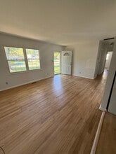 215 Gardendale Dr in Yellow Springs, OH - Building Photo - Building Photo