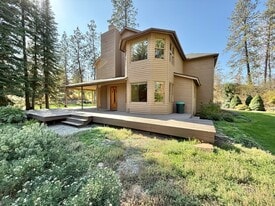 15206 S Clear Lake Rd in Cheney, WA - Building Photo