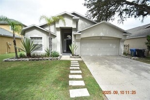 12913 Lake Vista Dr in Gibsonton, FL - Building Photo