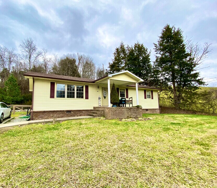 127 Briar Rd in Tazewell, TN - Building Photo
