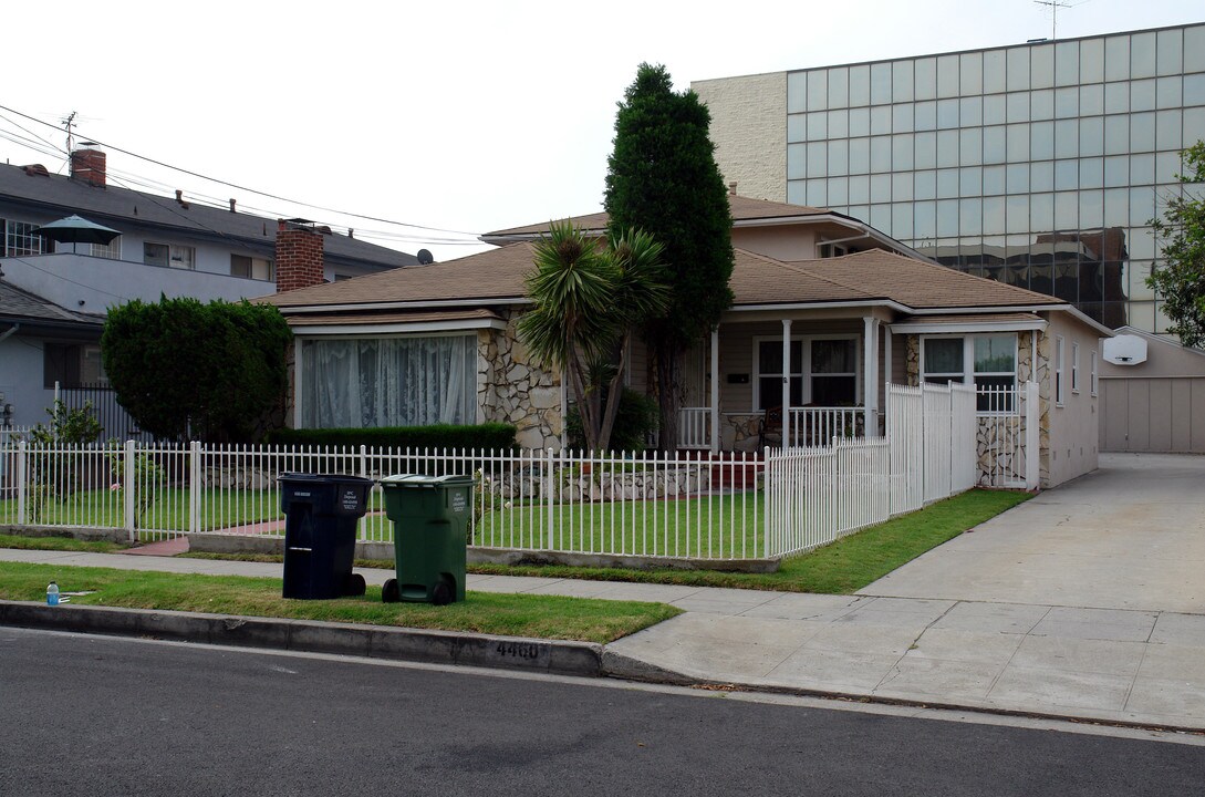 4460 W 117th St in Hawthorne, CA - Foto de edificio